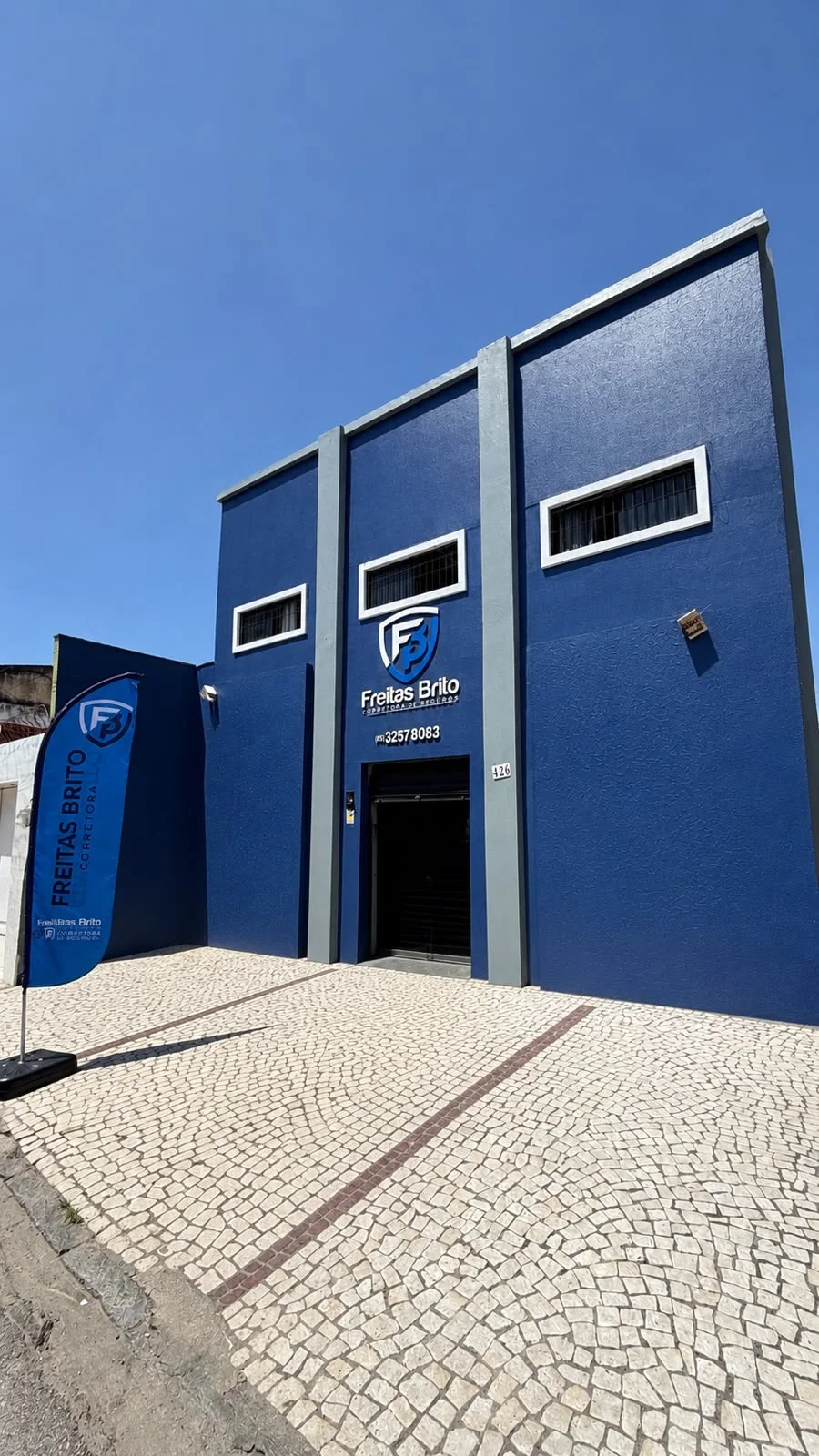 Fachada da Freitas Brito Corretora em São João do Tauape, Fortaleza